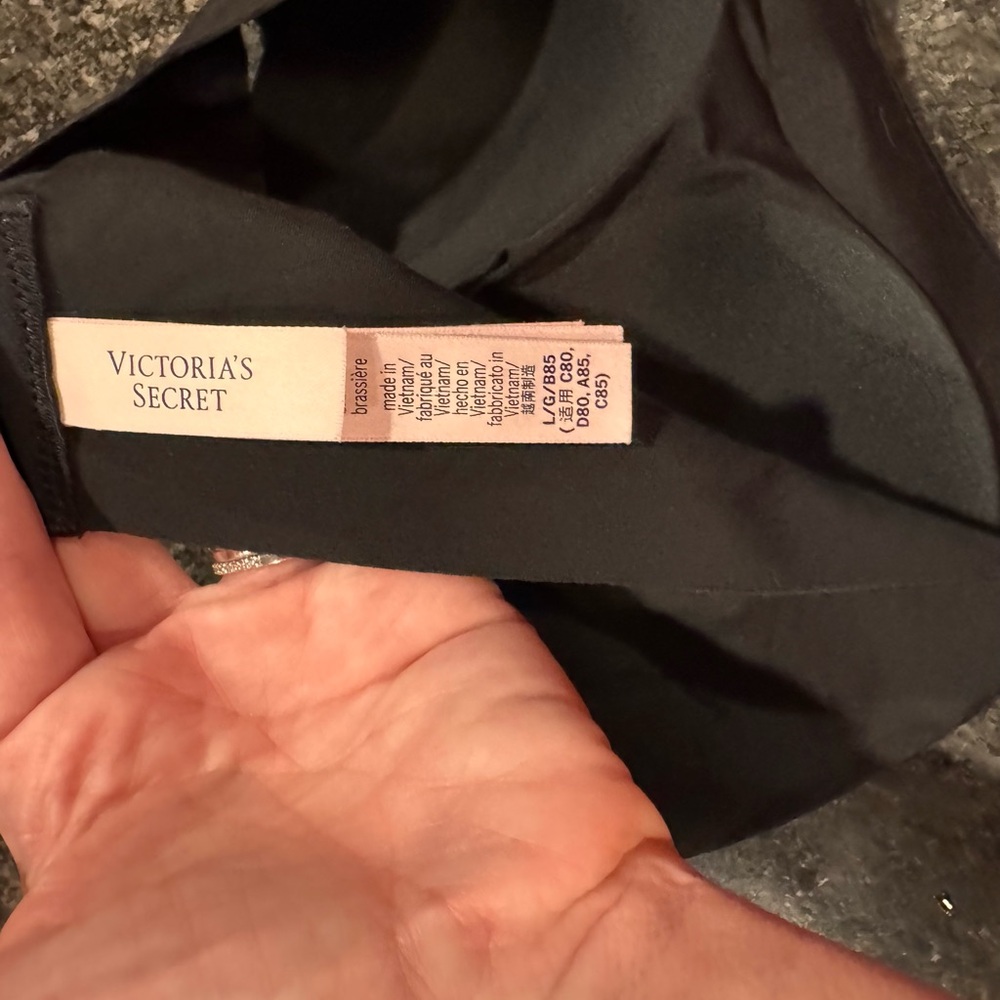Victoria's Secret Black Seamless Bra - Picture 3 of 3